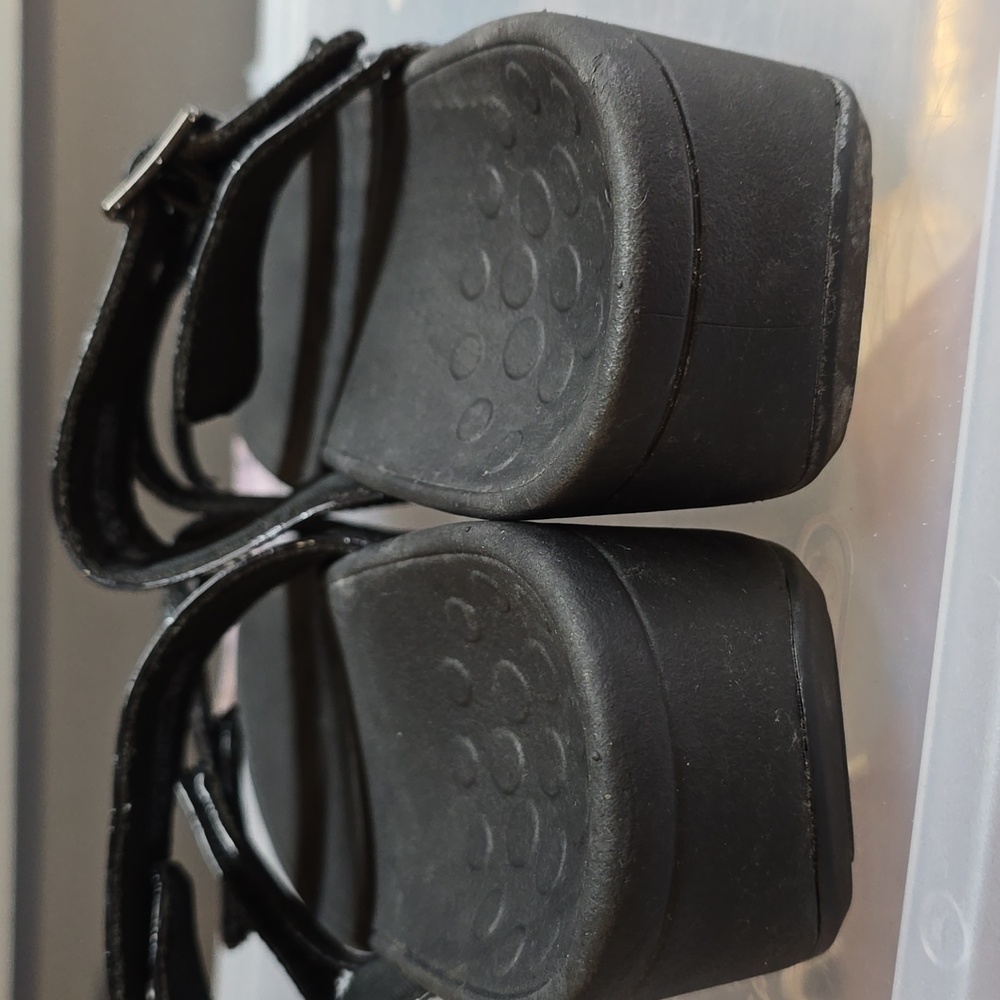 Vionic Sandals - Picture 4 of 7